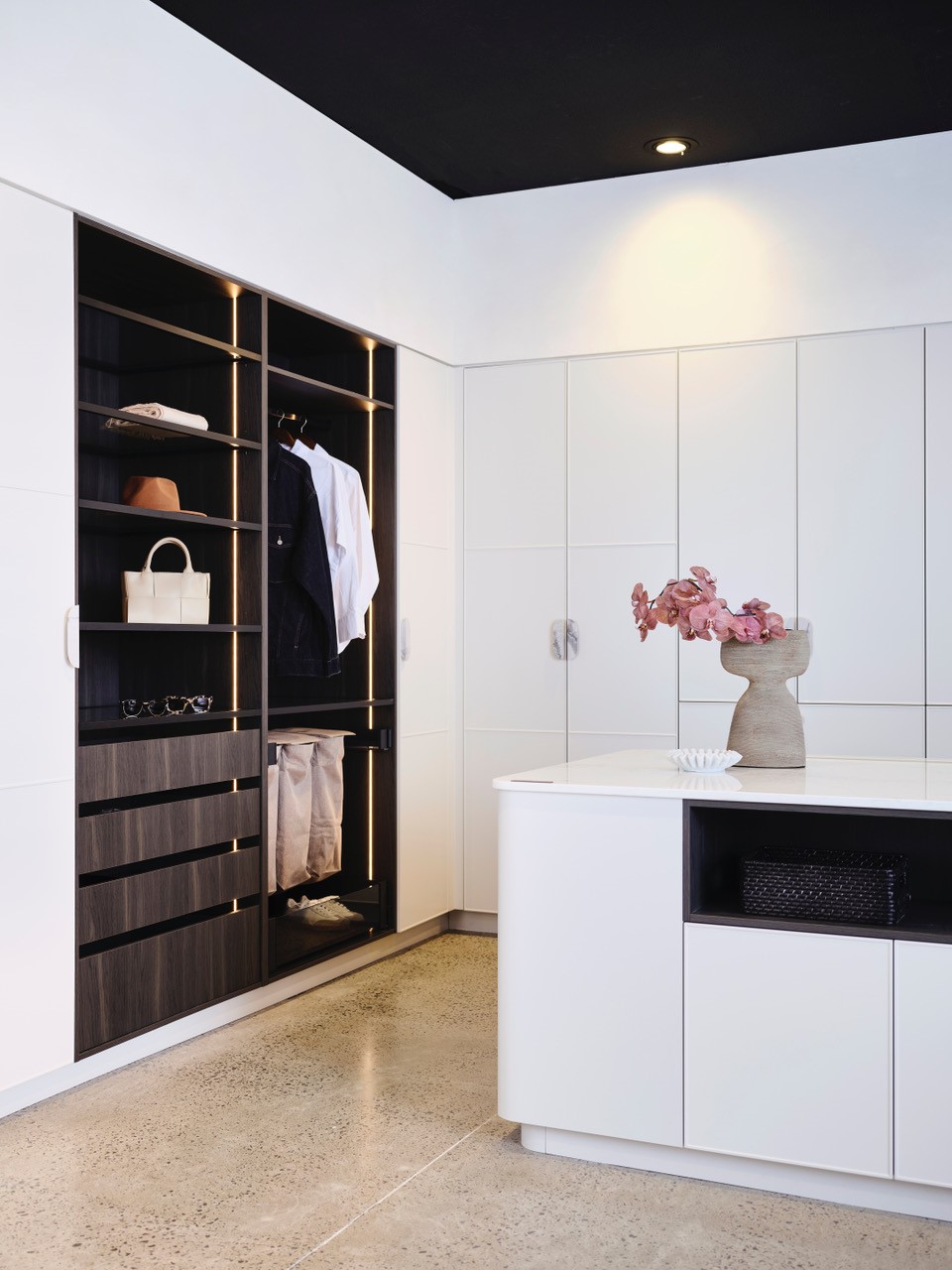 walk-in-wardrobe-with-island-bench