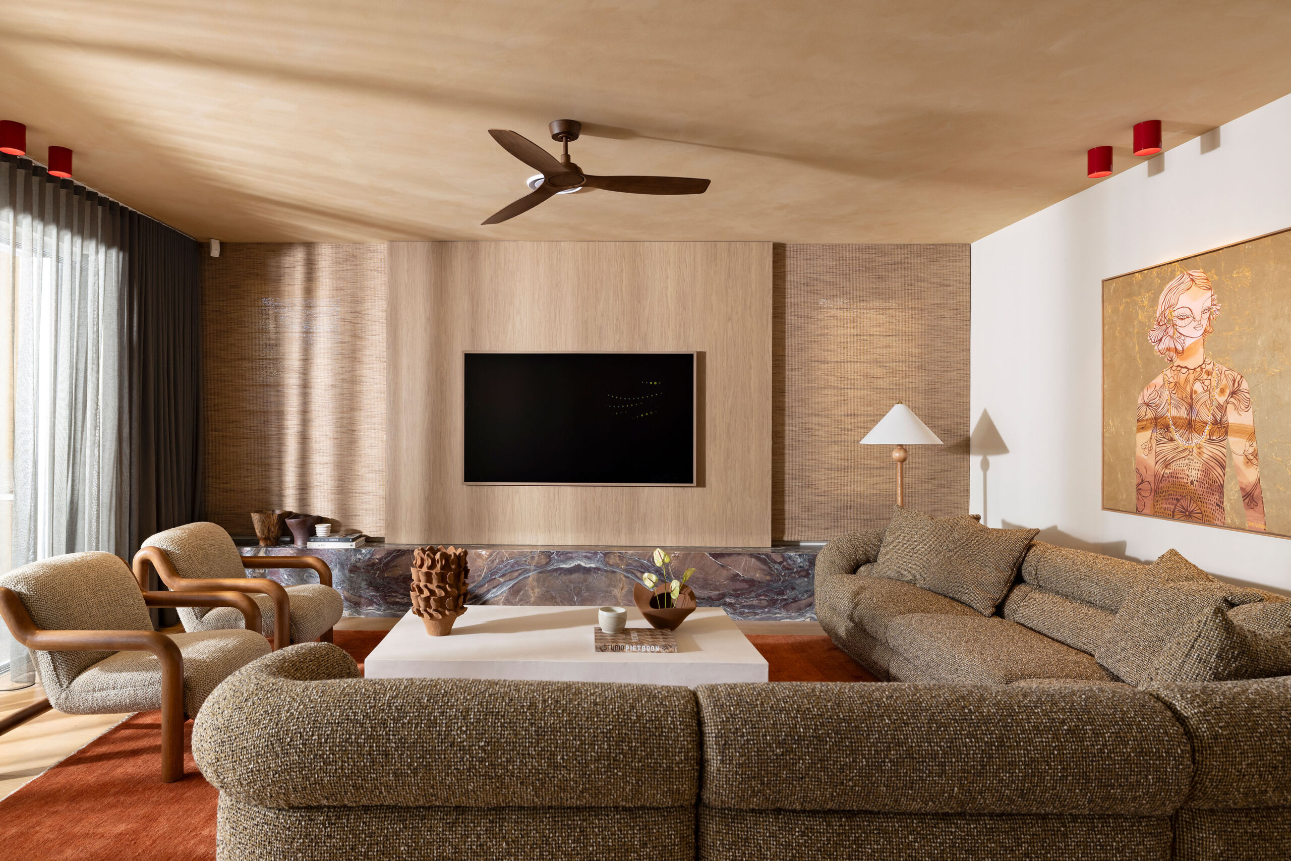 Large living room with TV and lounge