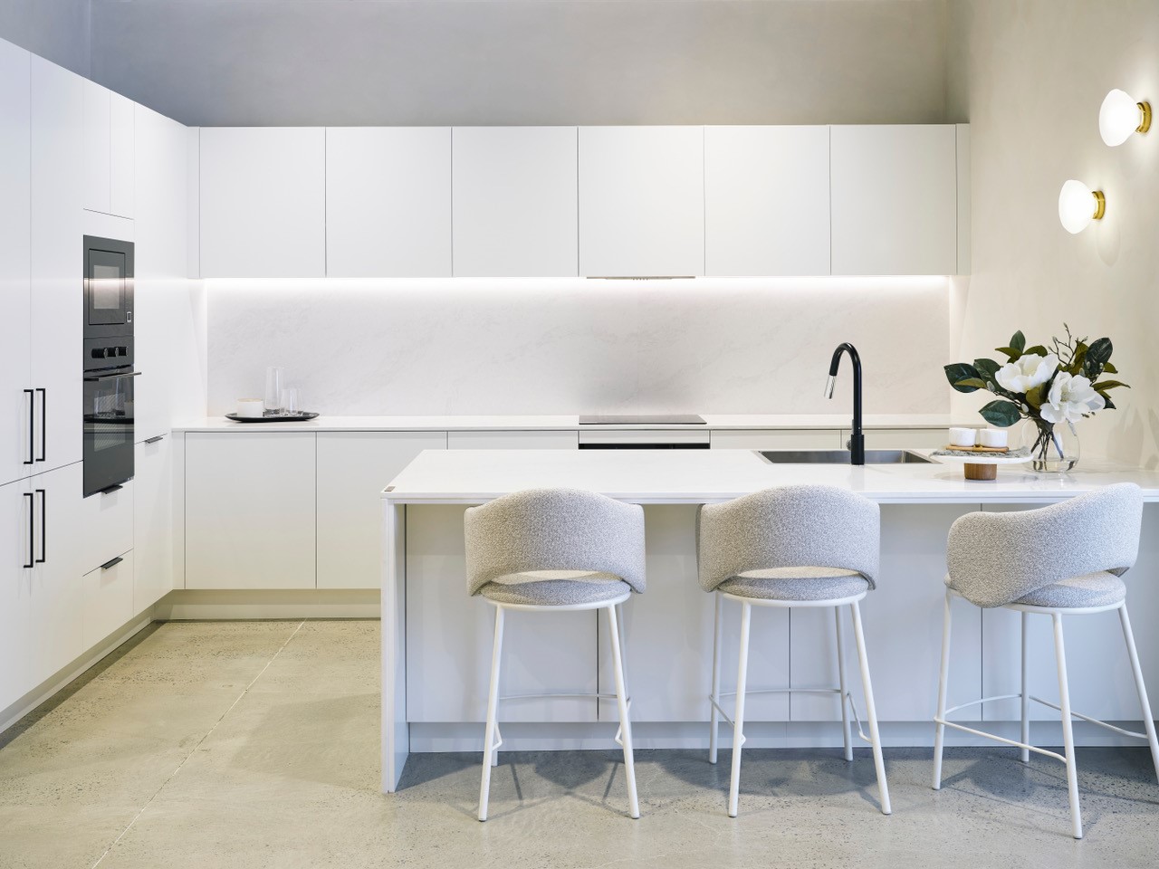 white-kitchen-with-island-bench