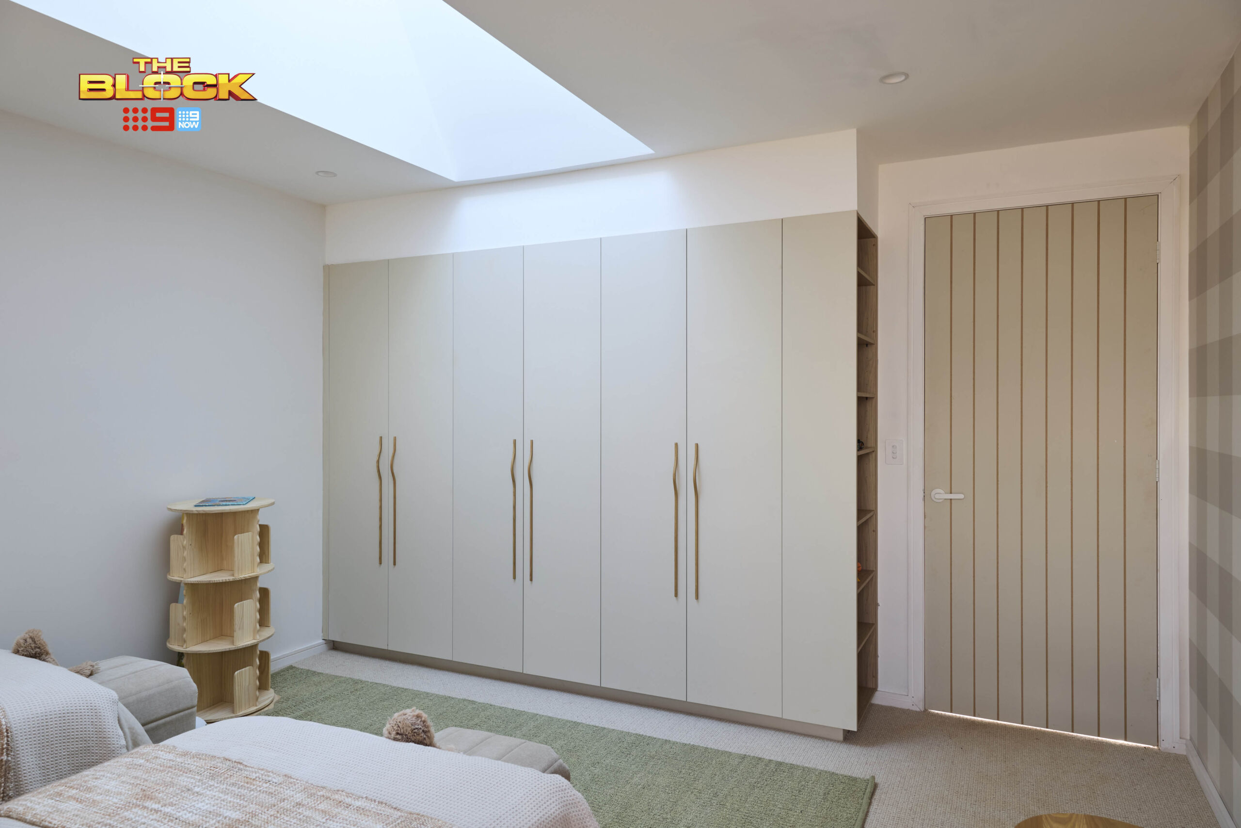 kids-built-in-wardrobe-with Almond-flat-doors-statement-timber-handles