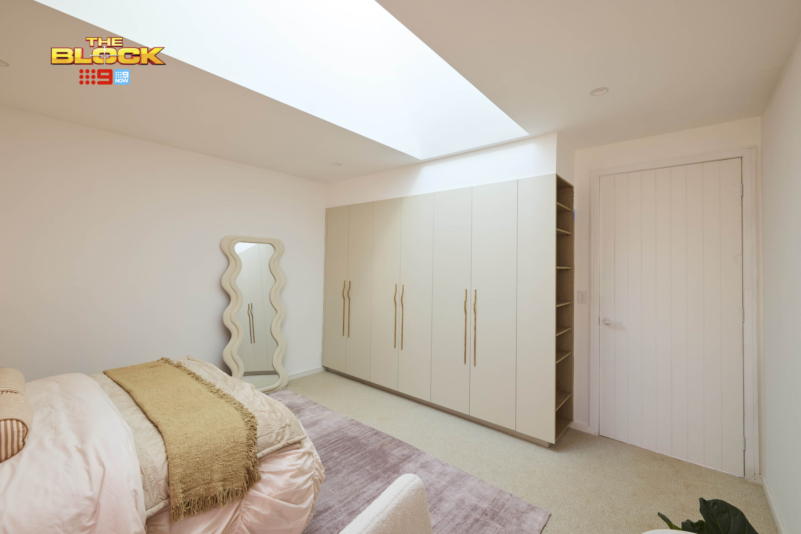 Neutral-wardrobe-style-with-open-shelves-statement-timber-handles