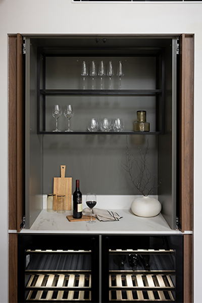 Pocket Concepta pantry with open shelving for easy access and integrated wine drawers, combining functionality and style.