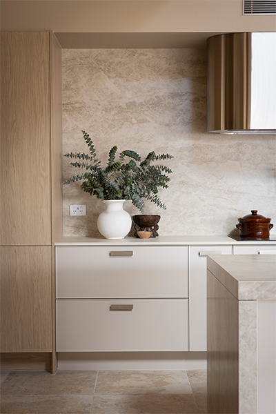 kitchen-close-up-shot-white-and-warm-white-cabinets-with-nickel-look-handles-and Dekton-splashback-and-benchtop.