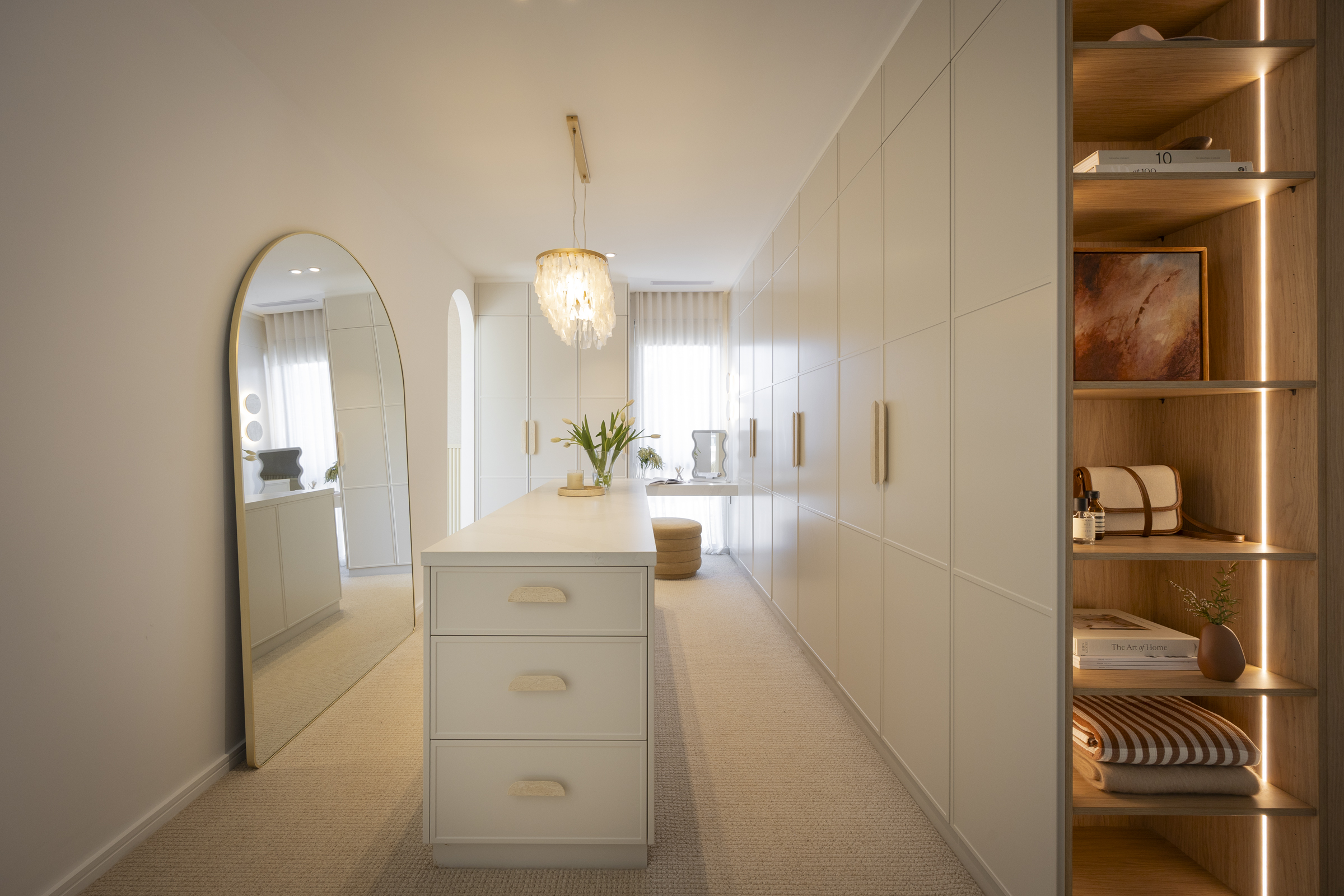 shaker-wardrobe-door-walk-in-wardrobe-with-island-bench