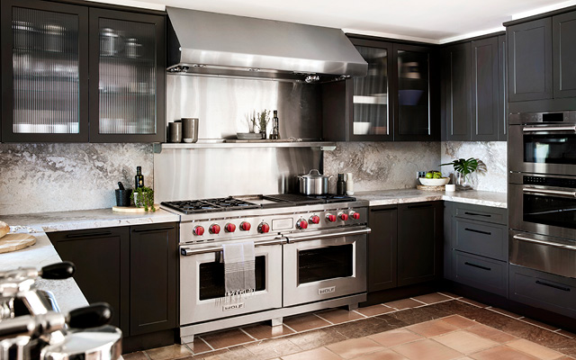 Design ideas for U-shaped kitchen layouts.